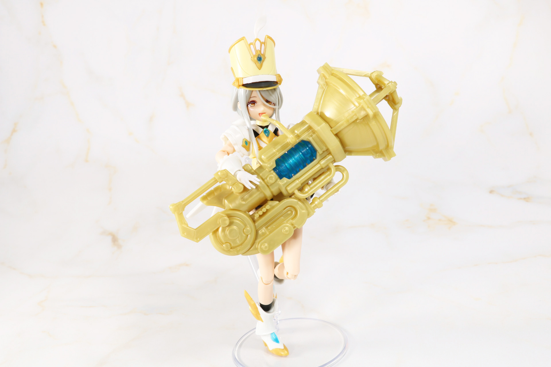 フェイスパーツとマウスピースを合わせることで吹いているような表現もできる