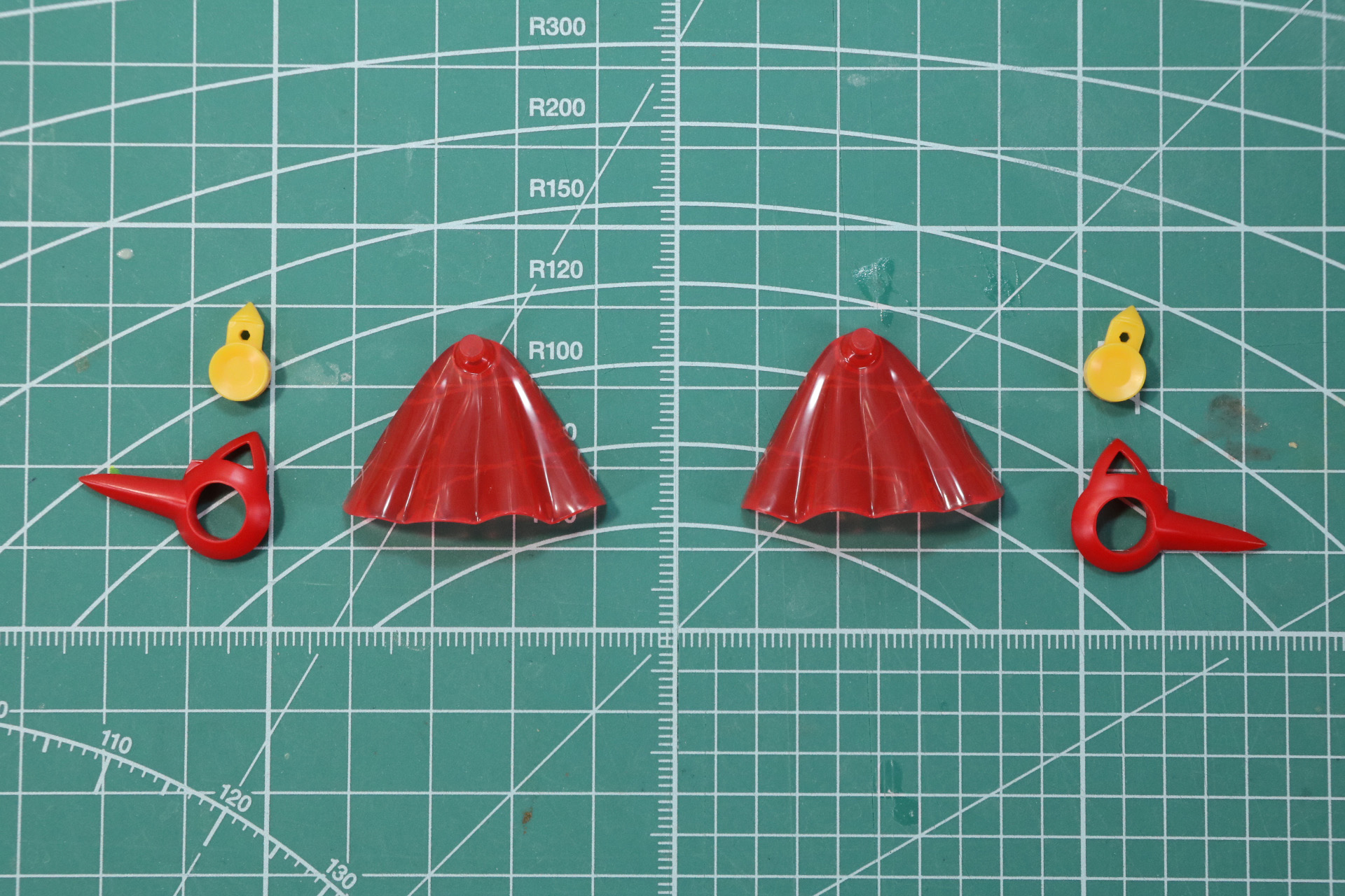 左右スカートパーツの組み立て