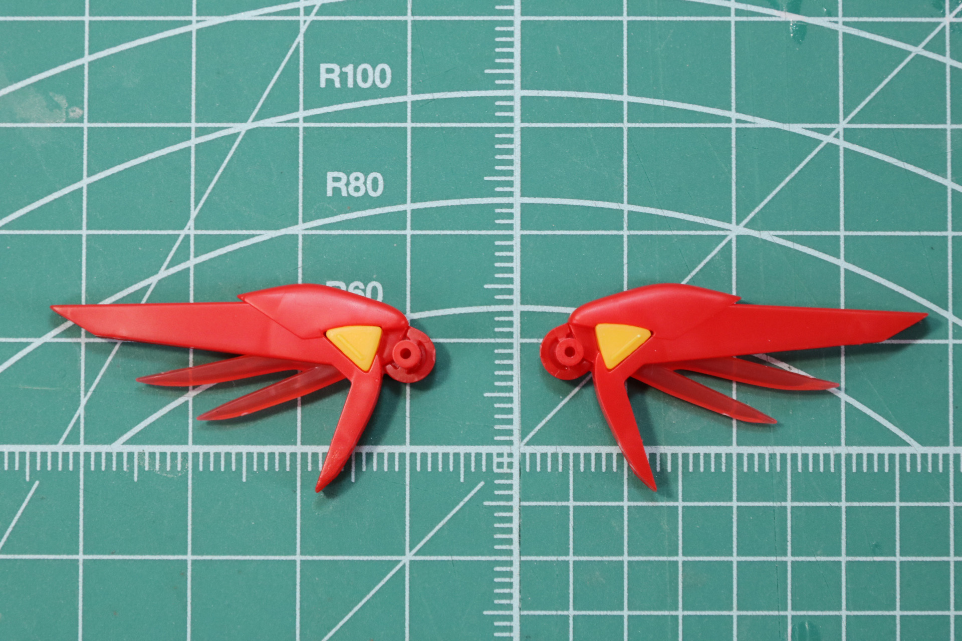 翼パーツの組み立て