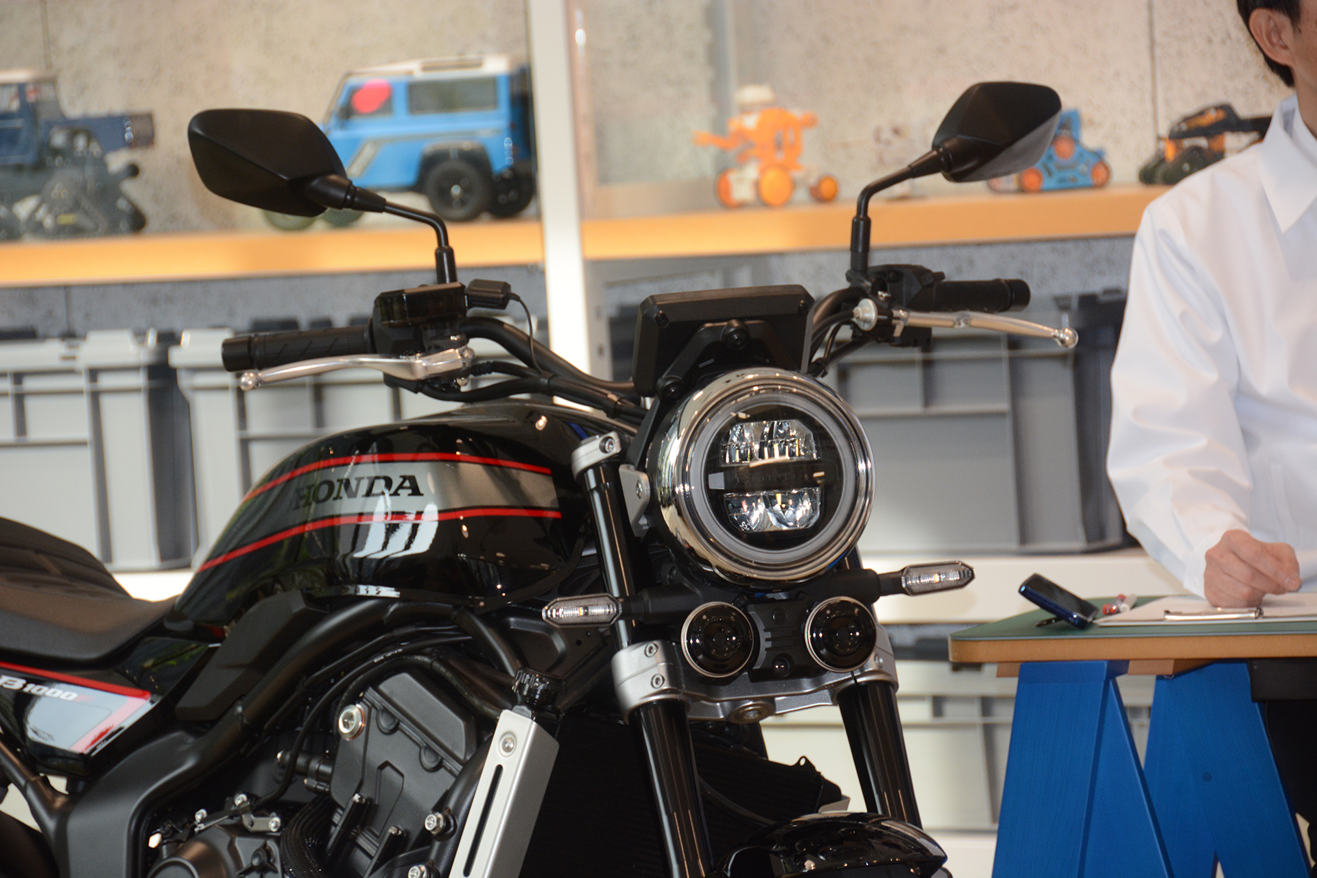 ライトの下の2つのクラクションホーンもこだわり