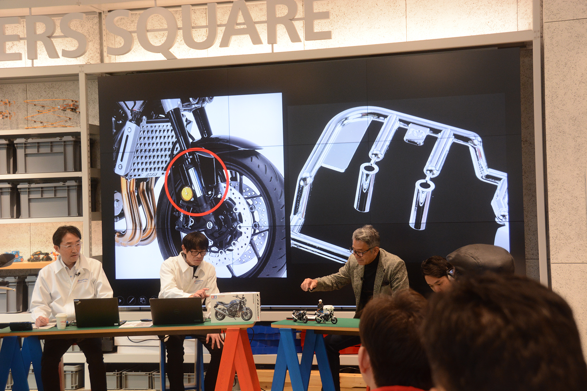 フロントフォークもメッキに