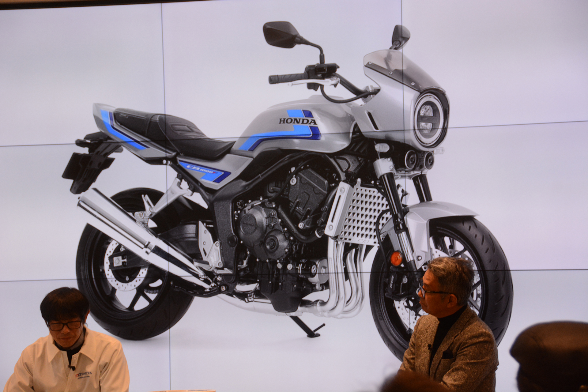 バリエーションモデル「Honda CB1000F SE」も再現可能