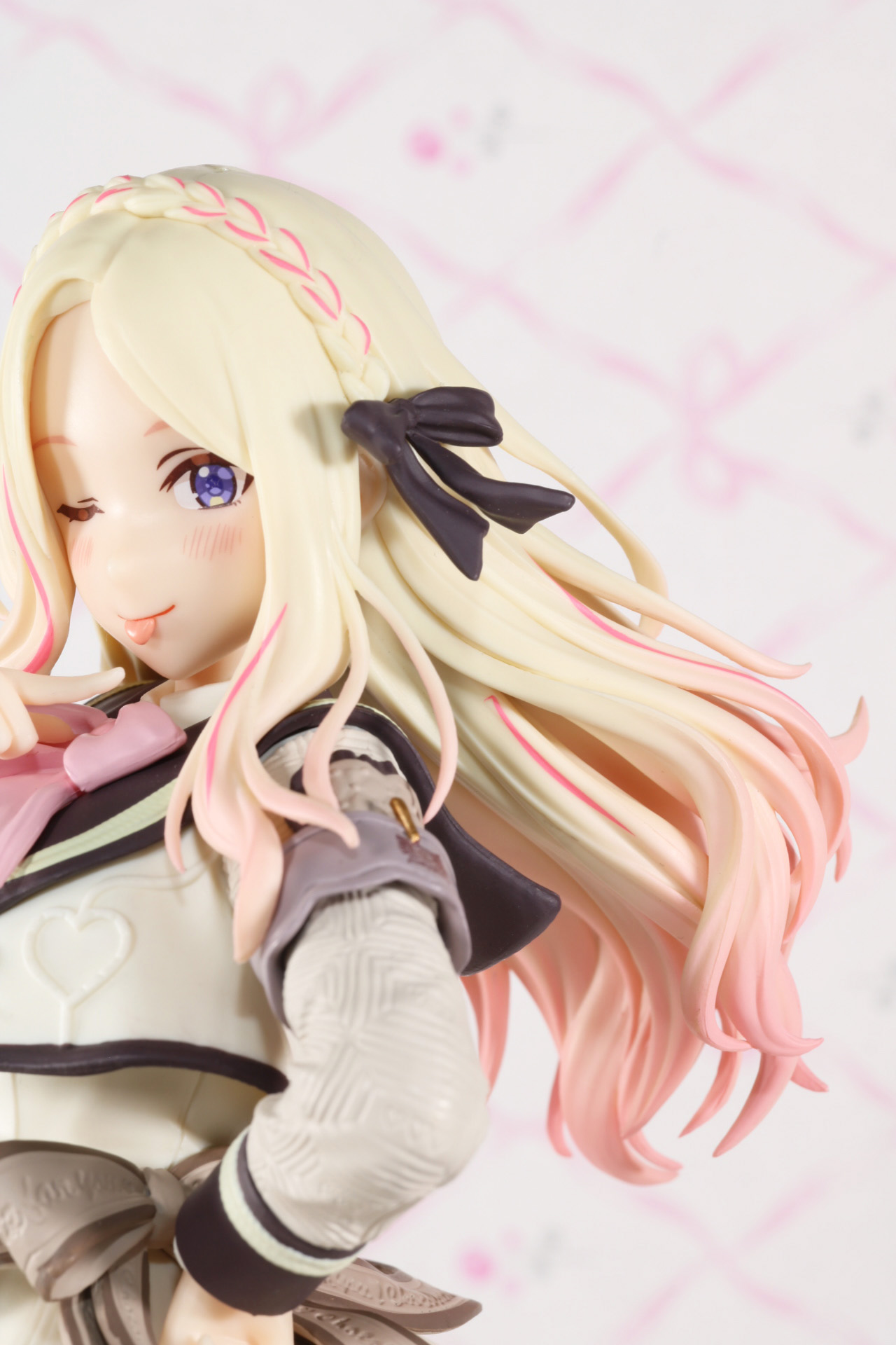 髪のウェーブも細かく造形