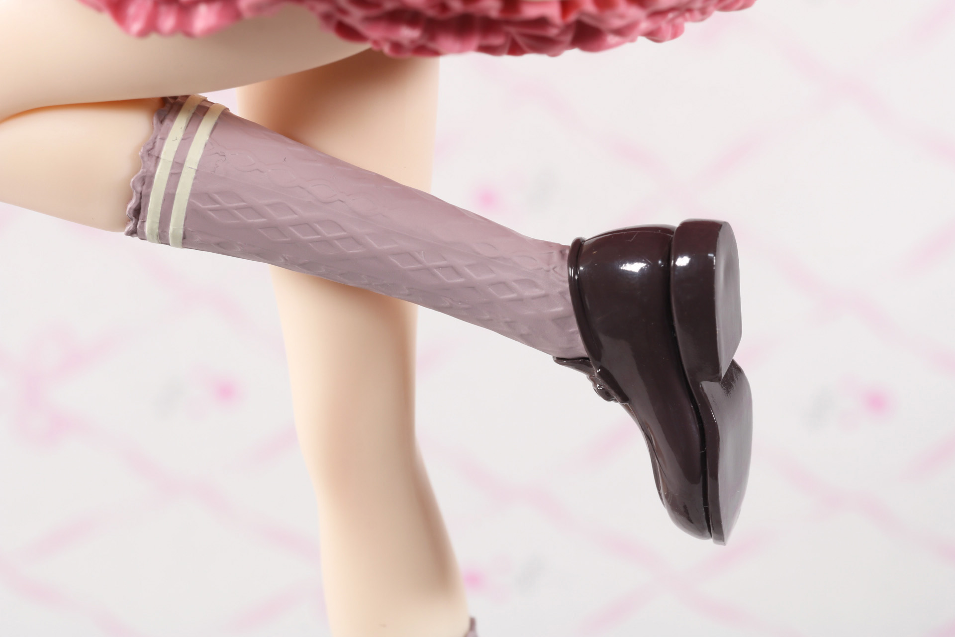 靴下もウエハースのような編み目模様が施されている