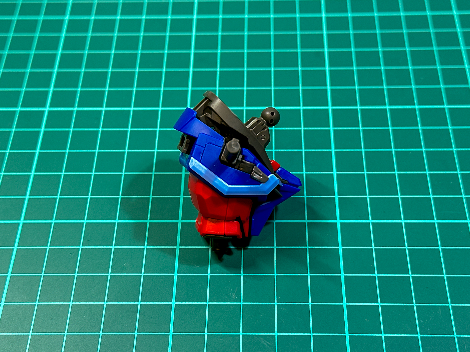 胴体パーツは各部関節を使用し、大きく前屈できます。