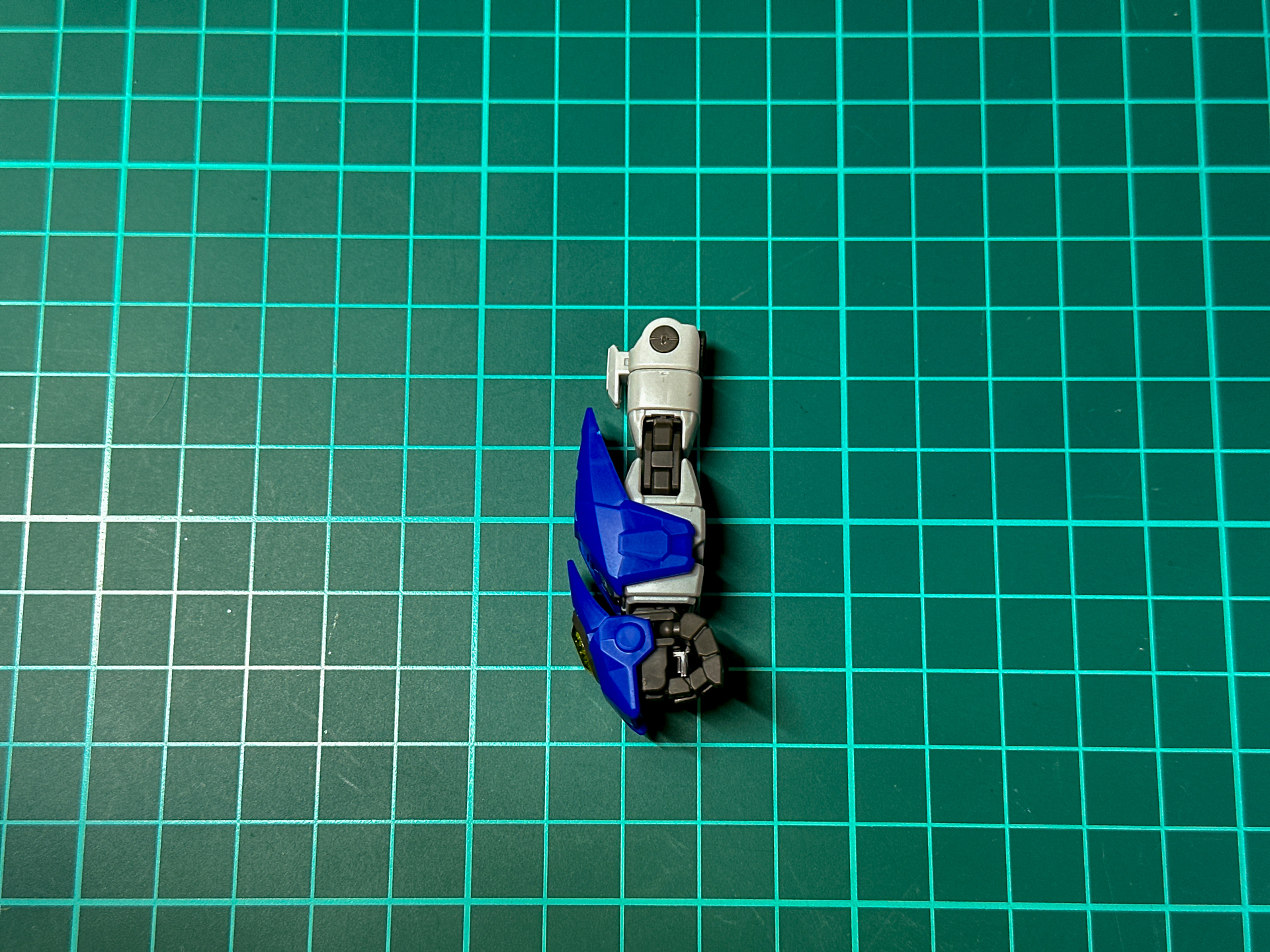 本キットのハンドパーツは可動式ハンドパーツのみ付属します。