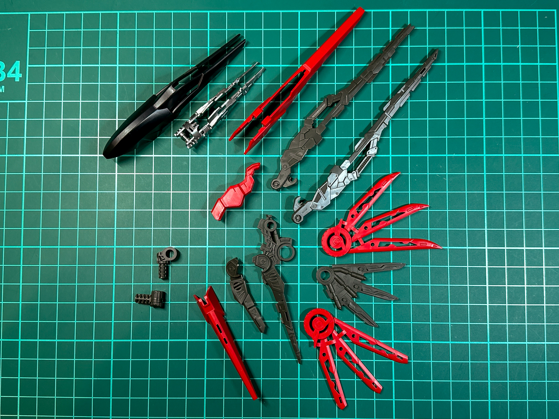 ウイングのパーツ構成も内部フレームが再現されています。