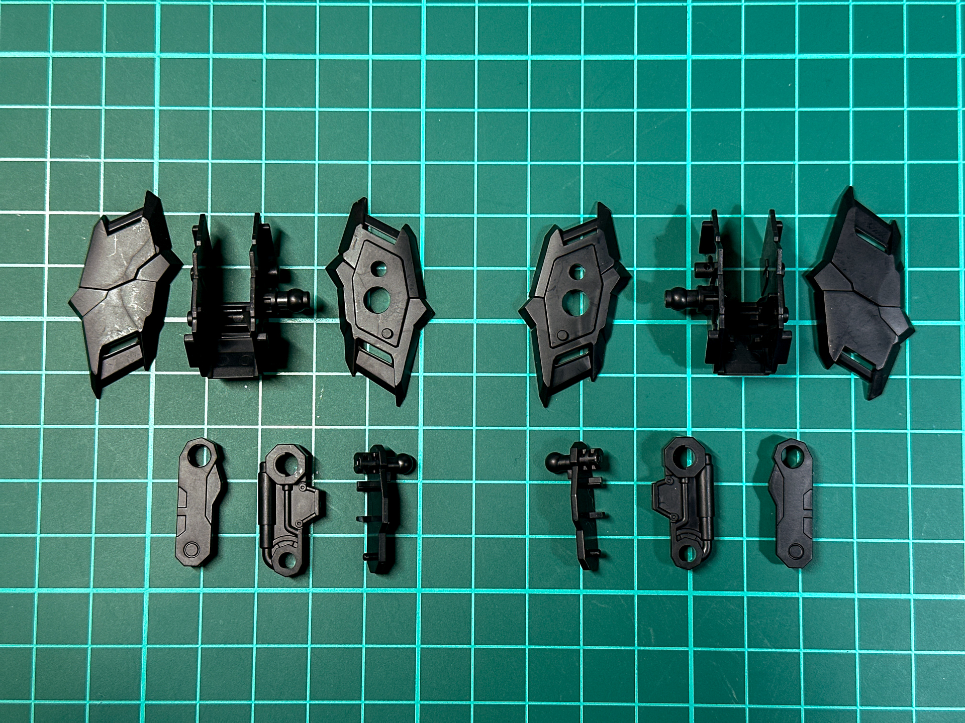 ウェポンラックの外観は左右対称形状です。