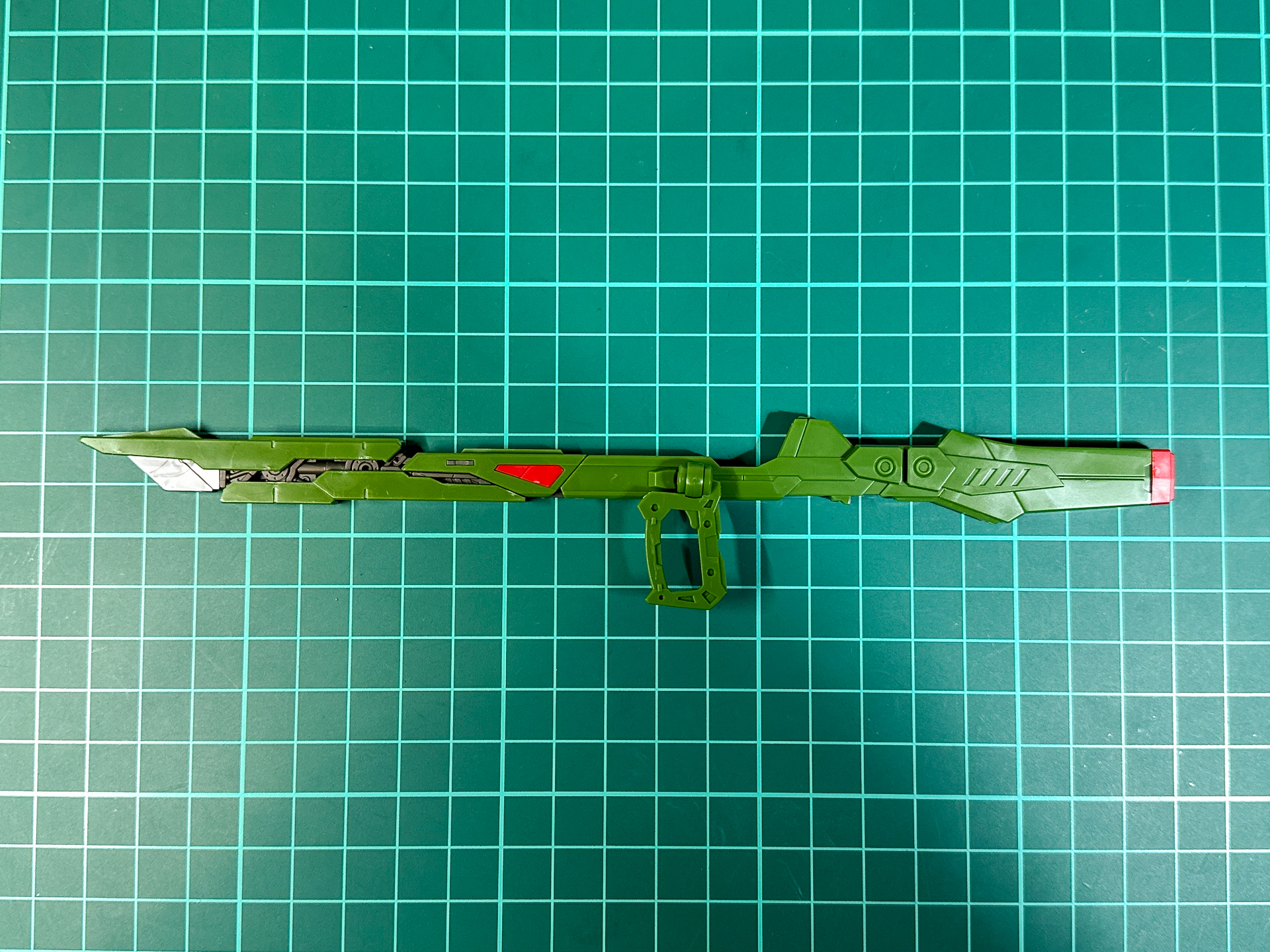 展開時はMGSDオリジナルギミックとして銃口が展開します。