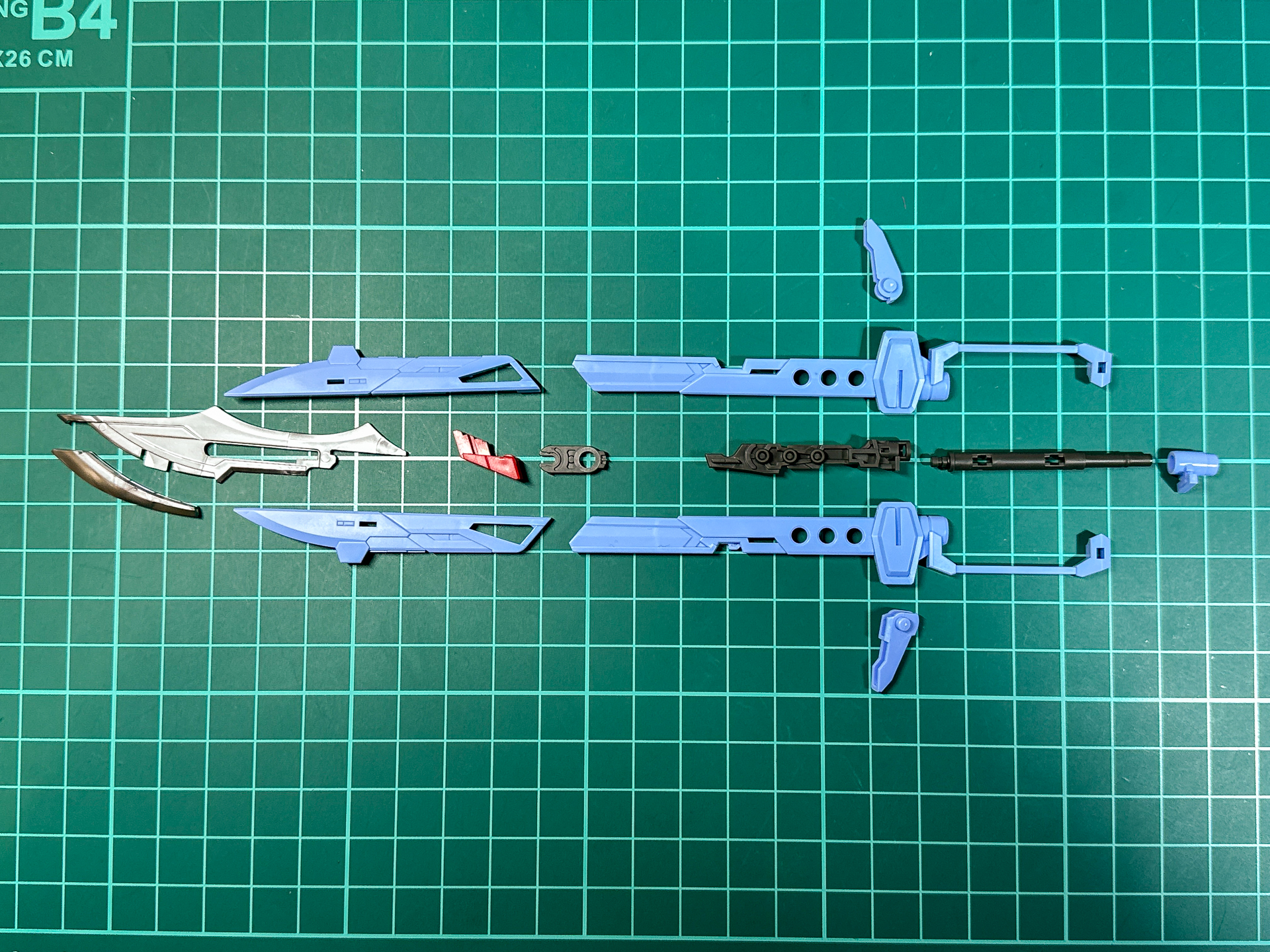 「アロンダイトビームソード」のグリップにはハンドパーツのジョイント接続孔があります。