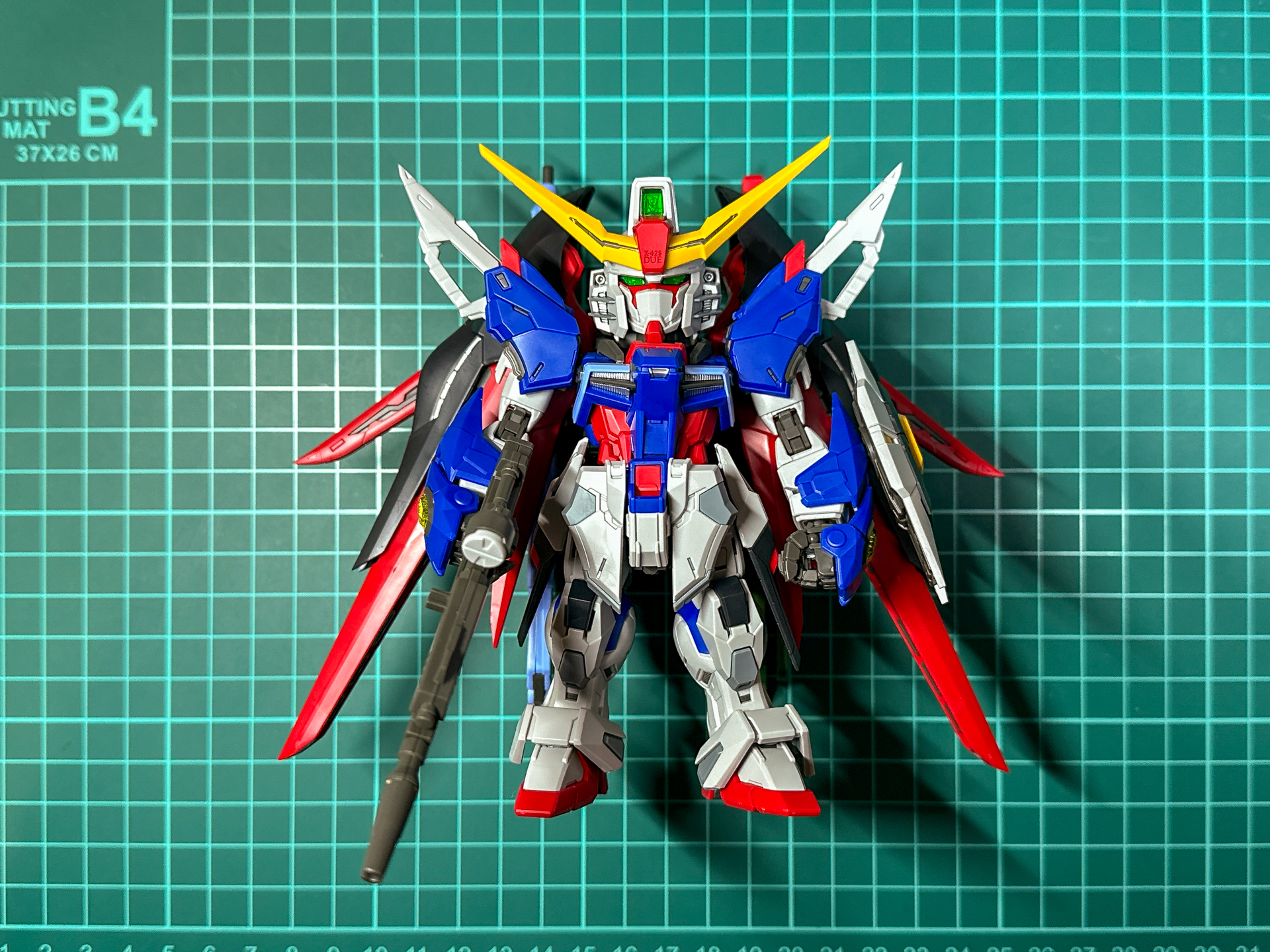 デスティニー本体の組み立て後はエフェクトパーツの切り出しを行ないます。