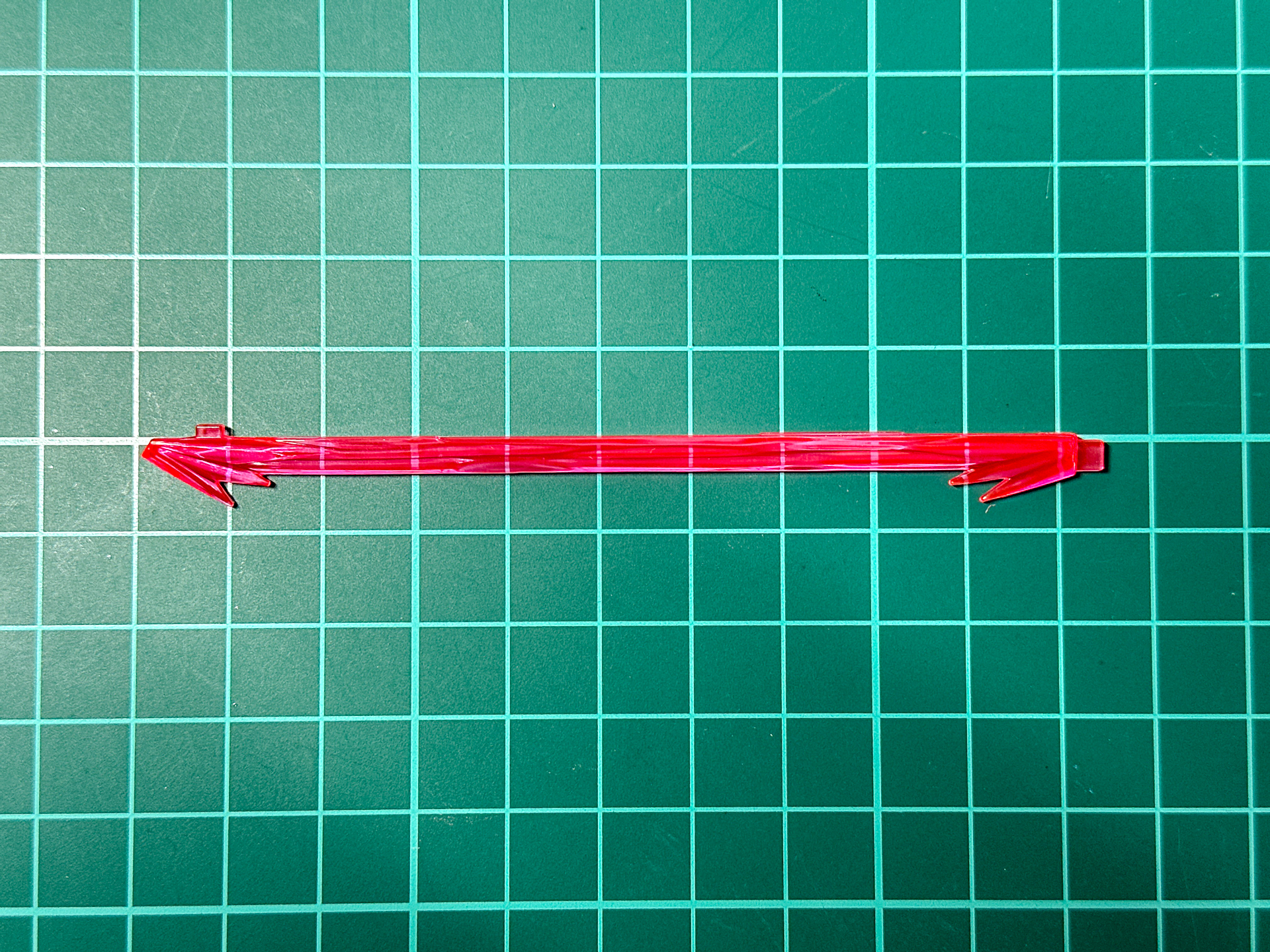 アロンダイトビームソード用刀身は1種類ですが同一形状ランナーが2枚付属するため、1個は予備となります。