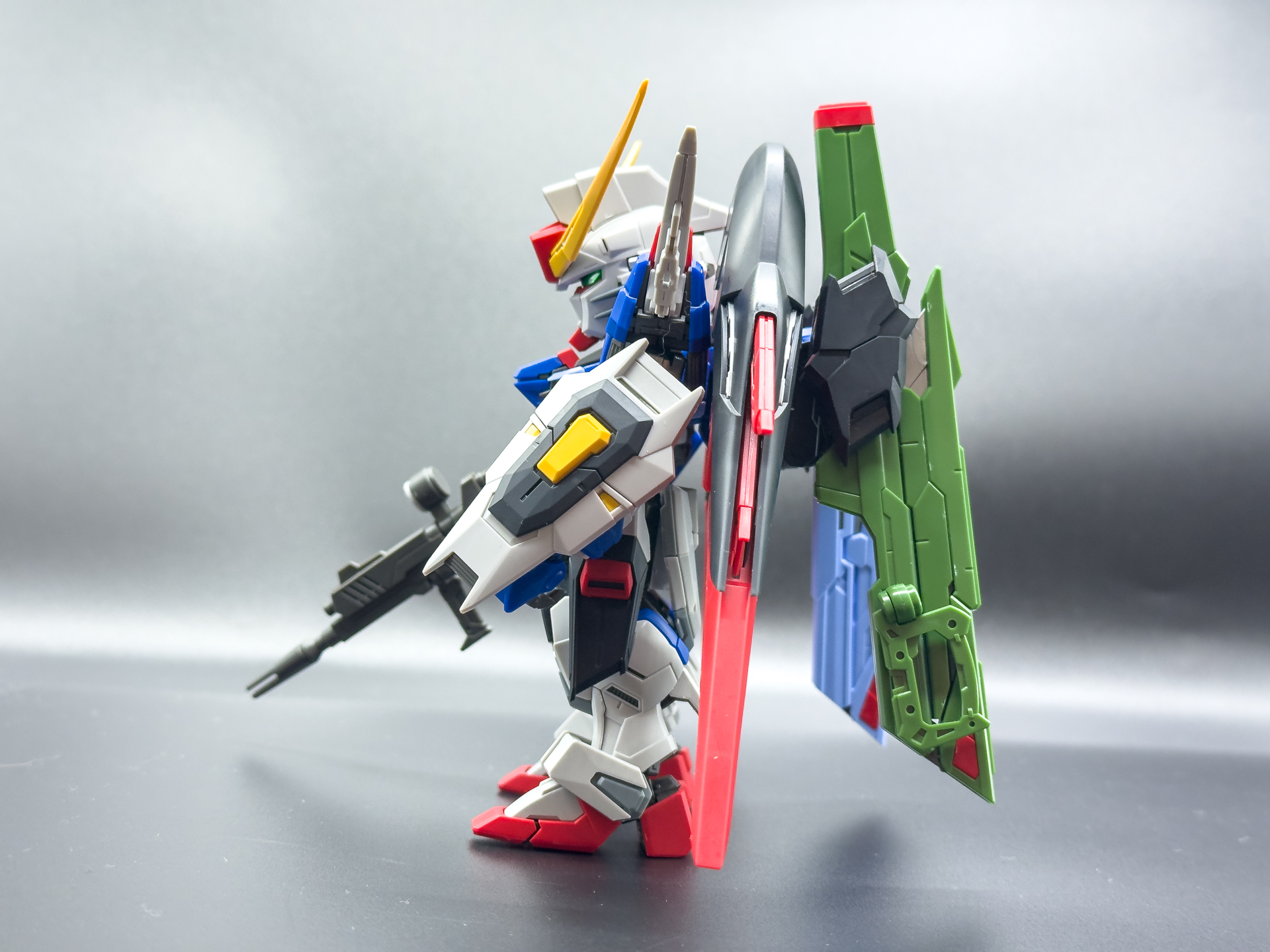 シールドの接続は角型ジョイントであり、接続するだけで取り付け角度を固定できます。