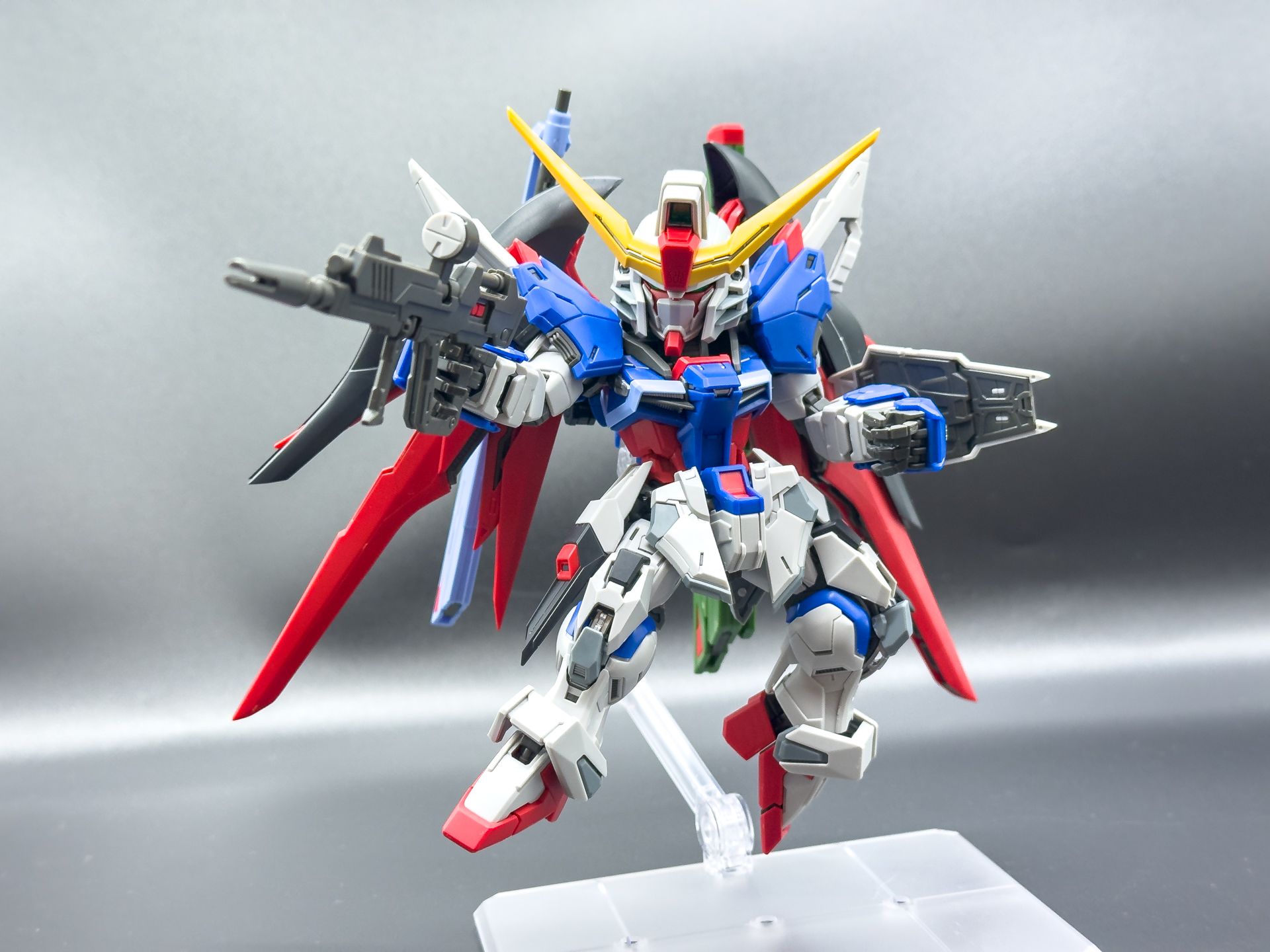 ハンドパーツのジョイントパーツを使用し、安定したビームライフルの保持ができます。