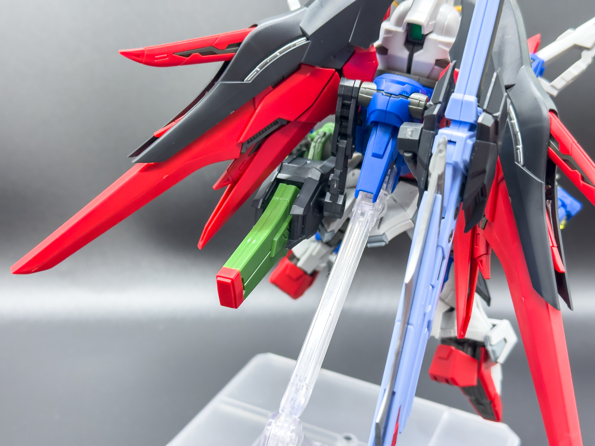 本武装はウェポンラックに装着したまま装備できます。