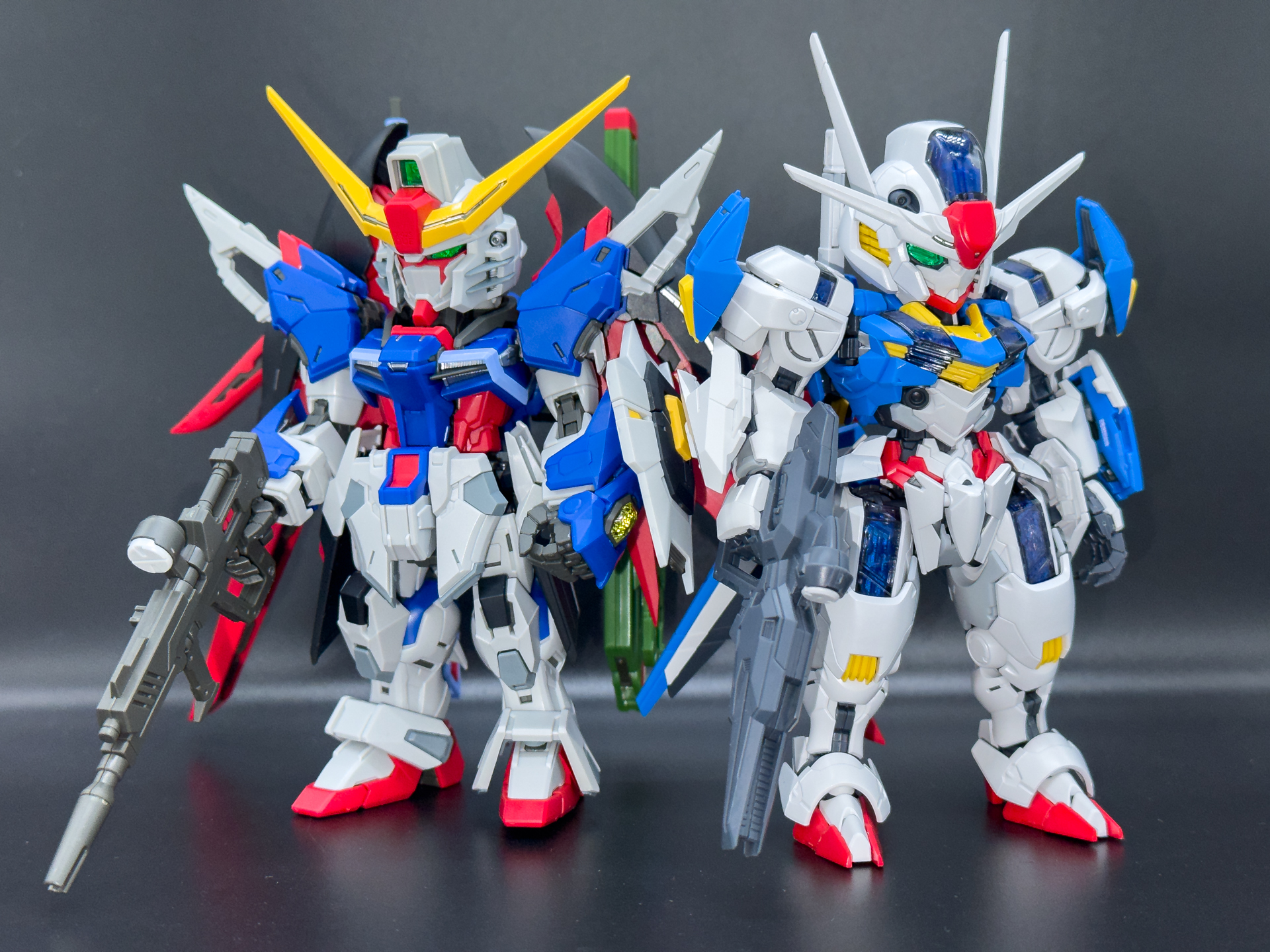 同シリーズの「MGSD ガンダムエアリアル」と並べて展示しても楽しめます。