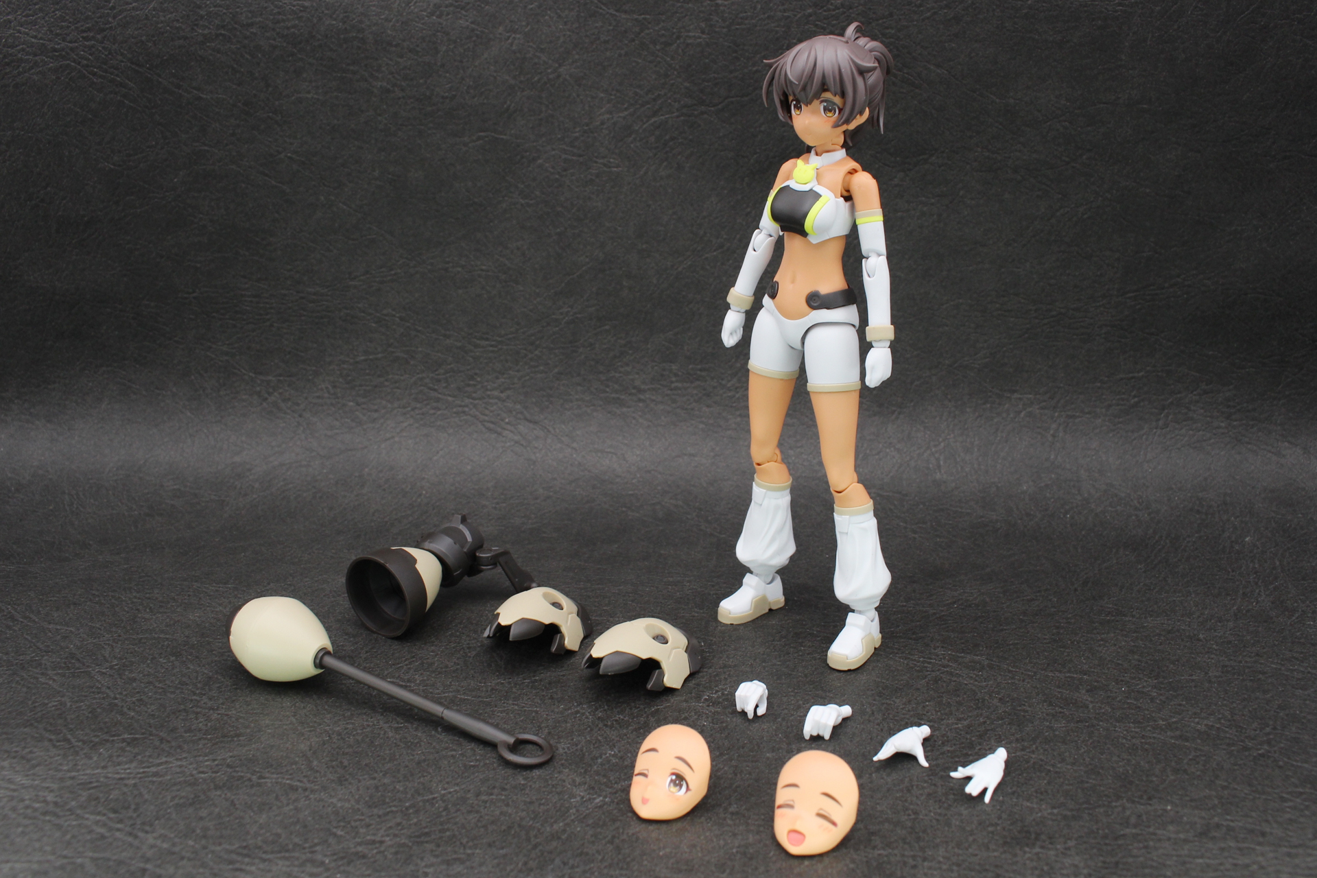 「30MS ルルチェ(リリーウエア)[カラーC]」。2月14日発売。価格は2,750円。作例では別売りの「アクションベース6 [クリアカラー]」を使用している