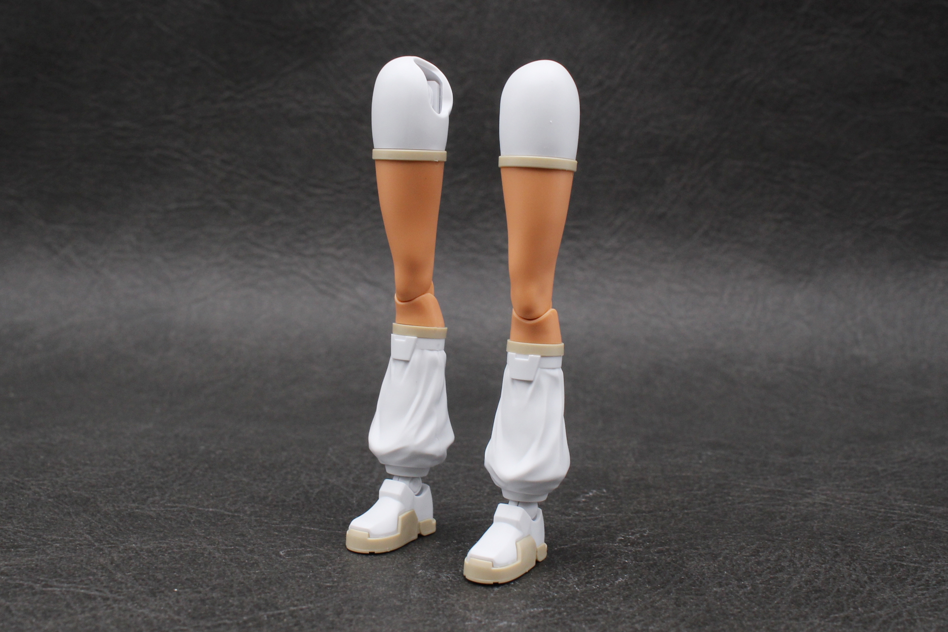 左脚も同様に組み立てる