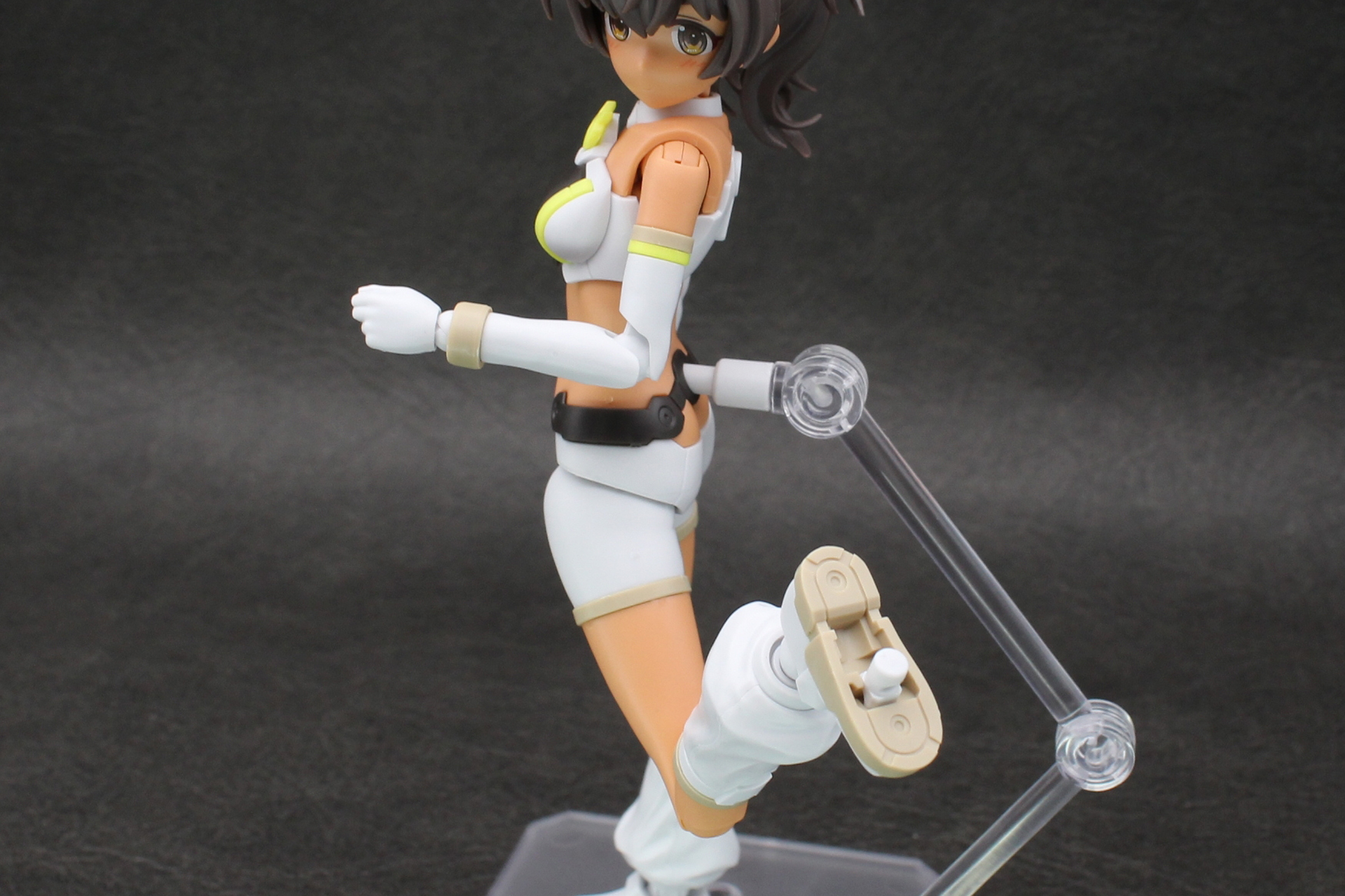 折り畳み式の足裏のジョイント。「アクションベース5」などの3mm穴にフィットする