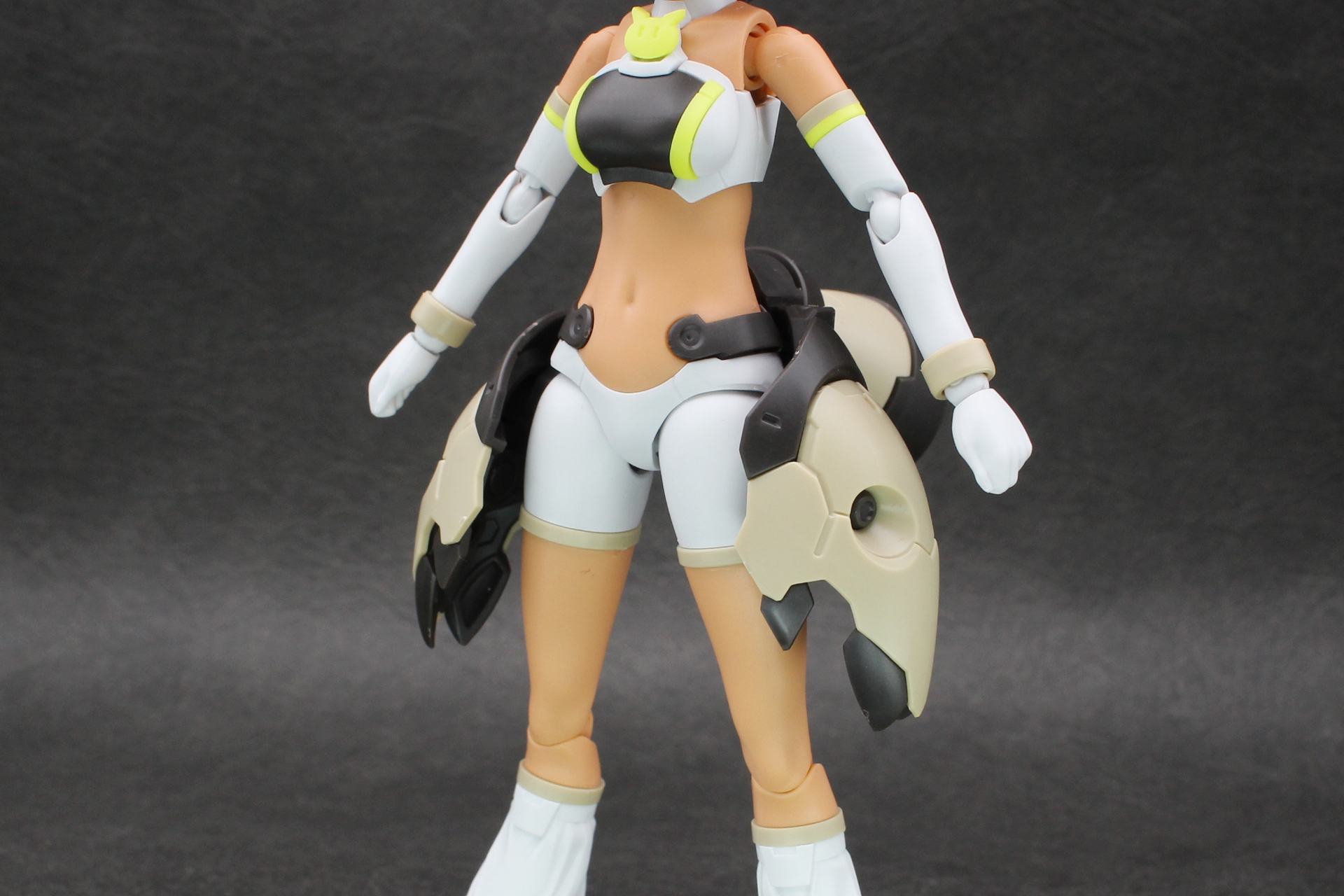 腰アーマーを取り付ける