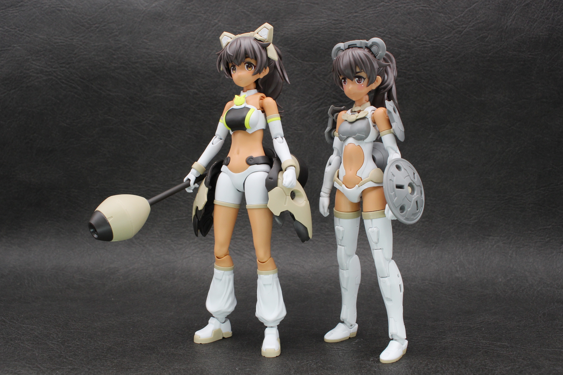 初代ルルチェとのアームドモードの比較。尻尾のような武装は初代譲りだが、武器が追加されたのは嬉しいところ