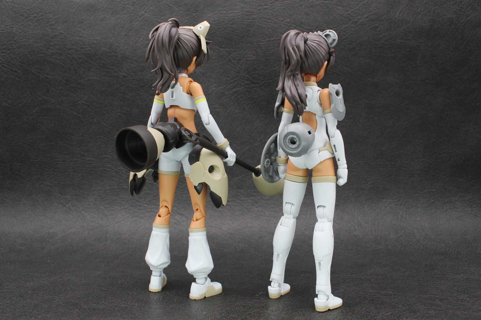 初代ルルチェとのアームドモードの比較。尻尾のような武装は初代譲りだが、武器が追加されたのは嬉しいところ