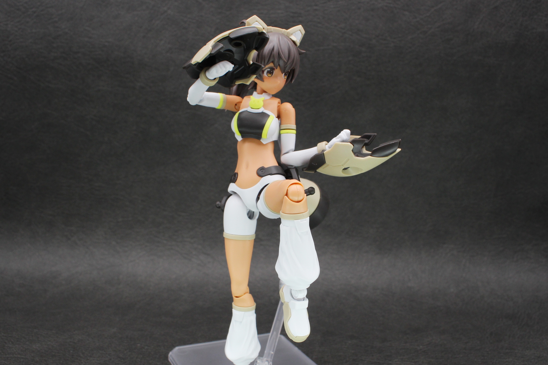 手甲やクローのようなイメージでポーズを取ると決まる