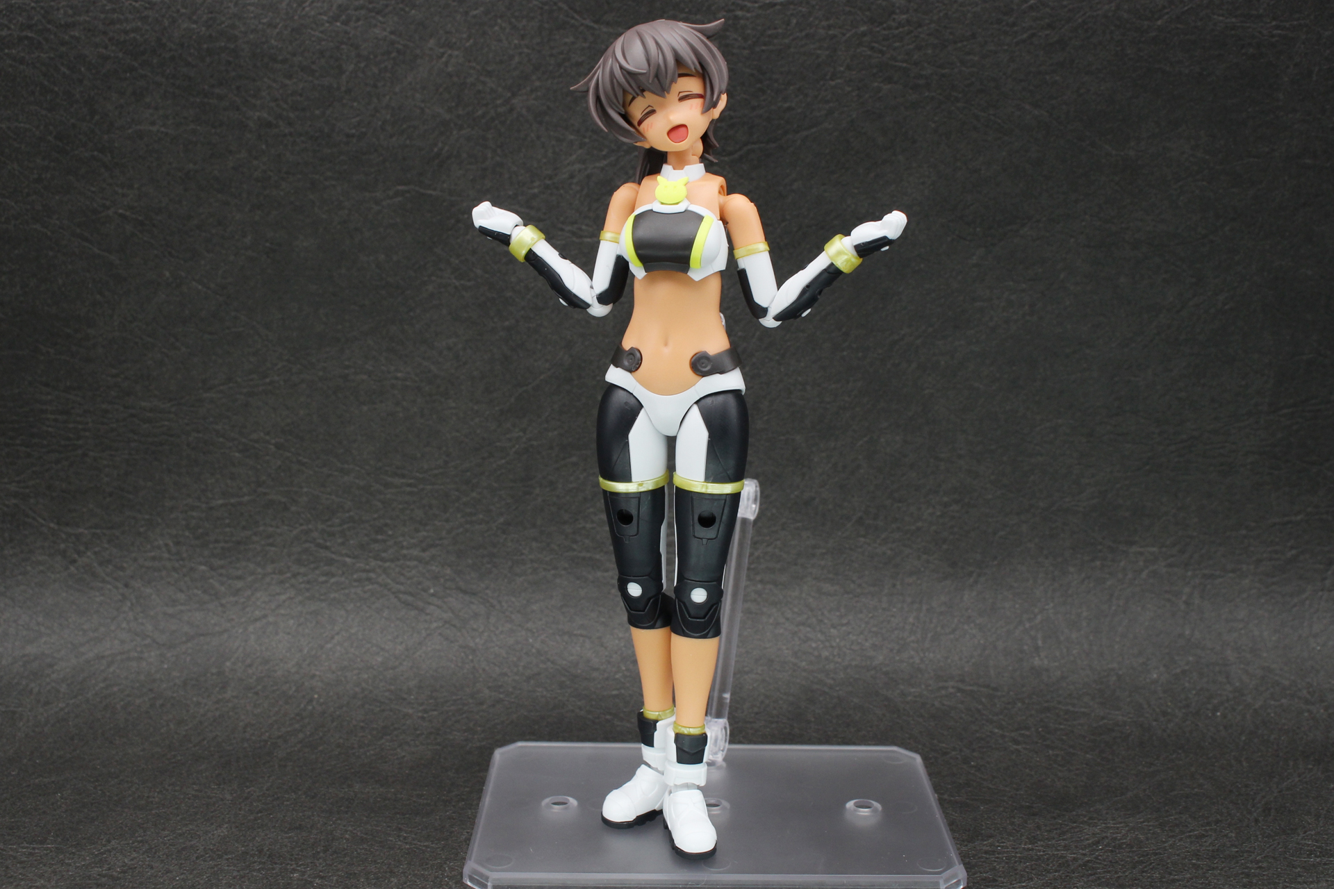 同じ2月14日発売の「30MS オプションパーツセット26(クライムユニット)[カラーC]」は、このルルチェのためのパーツと言って過言ではない。初代ルルチェに近いイメージにカスタマイズできる