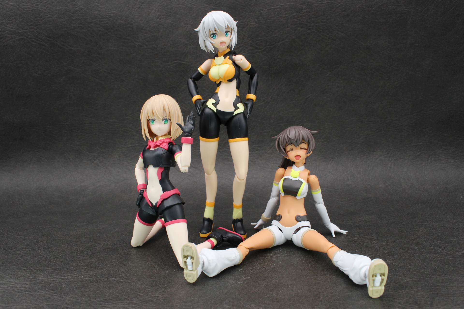 新スタイルの“1期生”3人娘。表情が豊かになったそれぞれのフェイスパーツにより、3人並べるとアイドルグループのような趣が増す