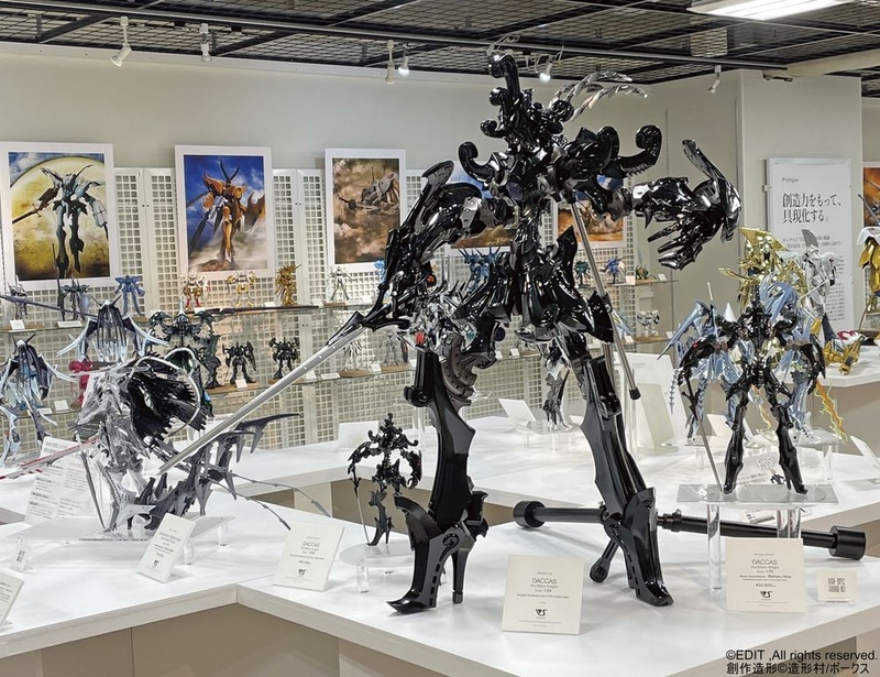 特別参考展示「ABSOMEC Ω ダッカス・ザ・ブラックナイト」（1/24スケール、全高920mm）も登場