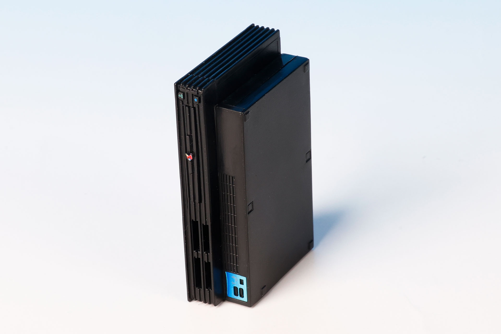 小さなロゴマークも含めて作り込まれている