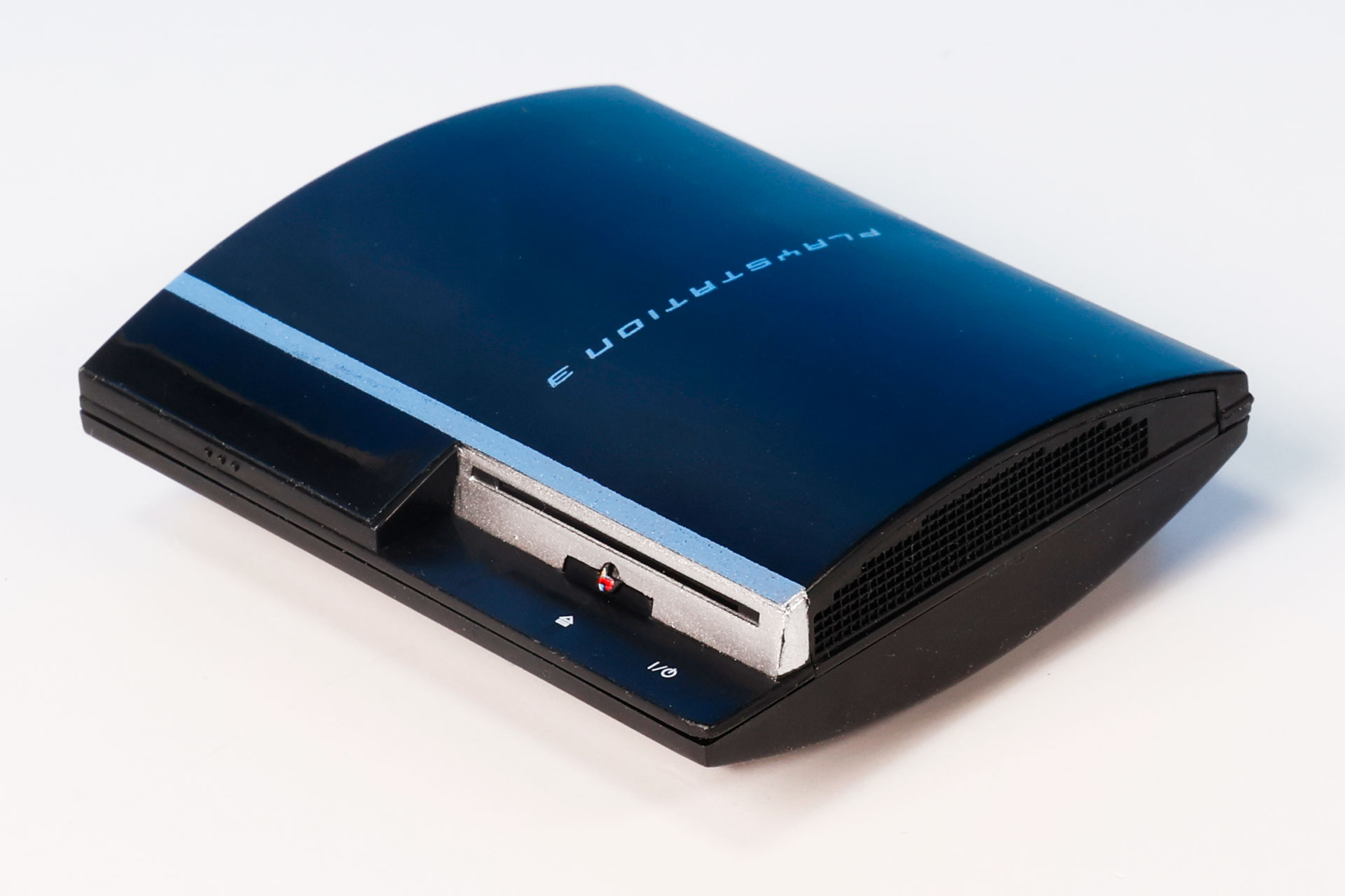 こちらはディスクの出し入れはできない