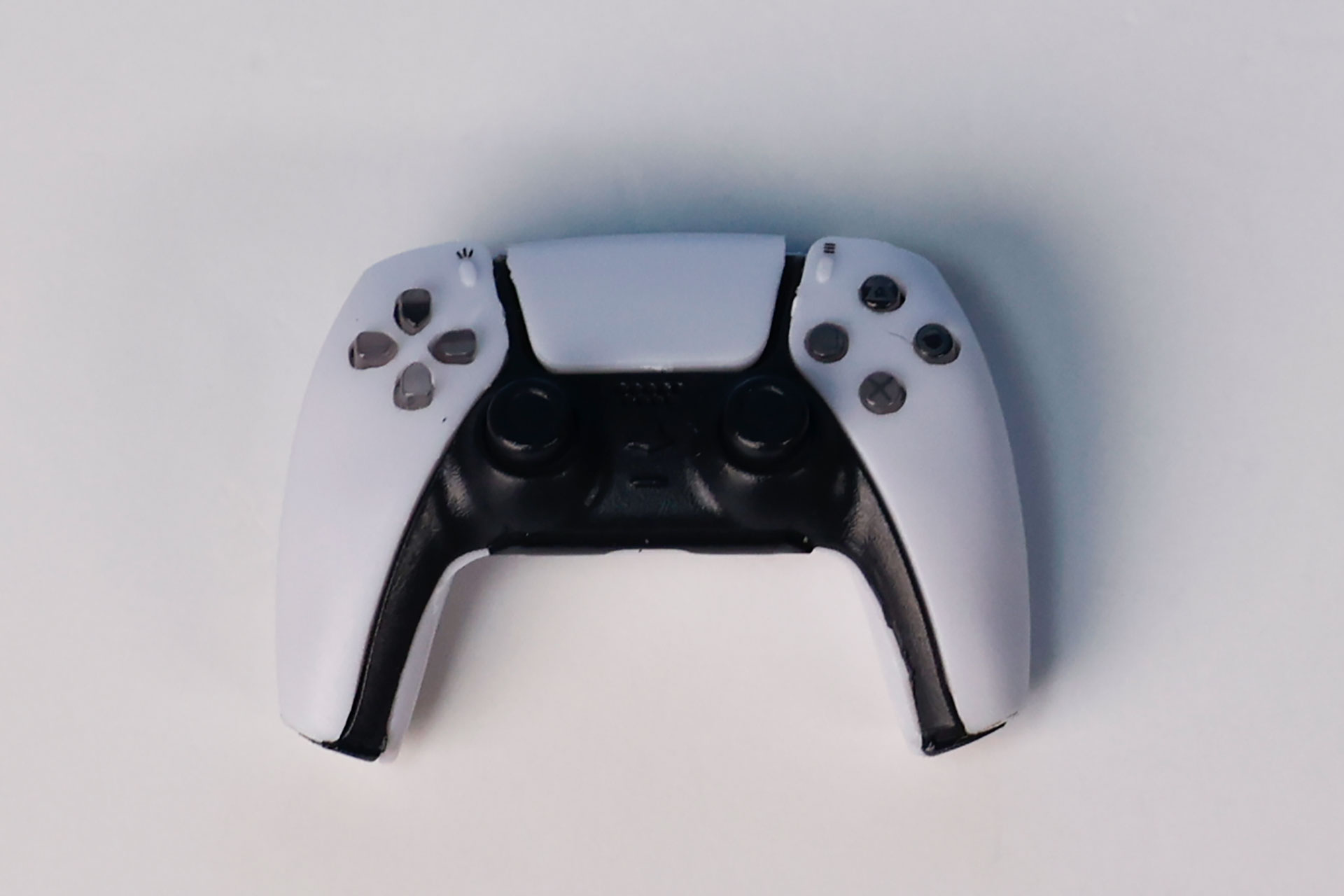 付属しているコントローラーは「DualSense™ワイヤレスコントローラー」だ