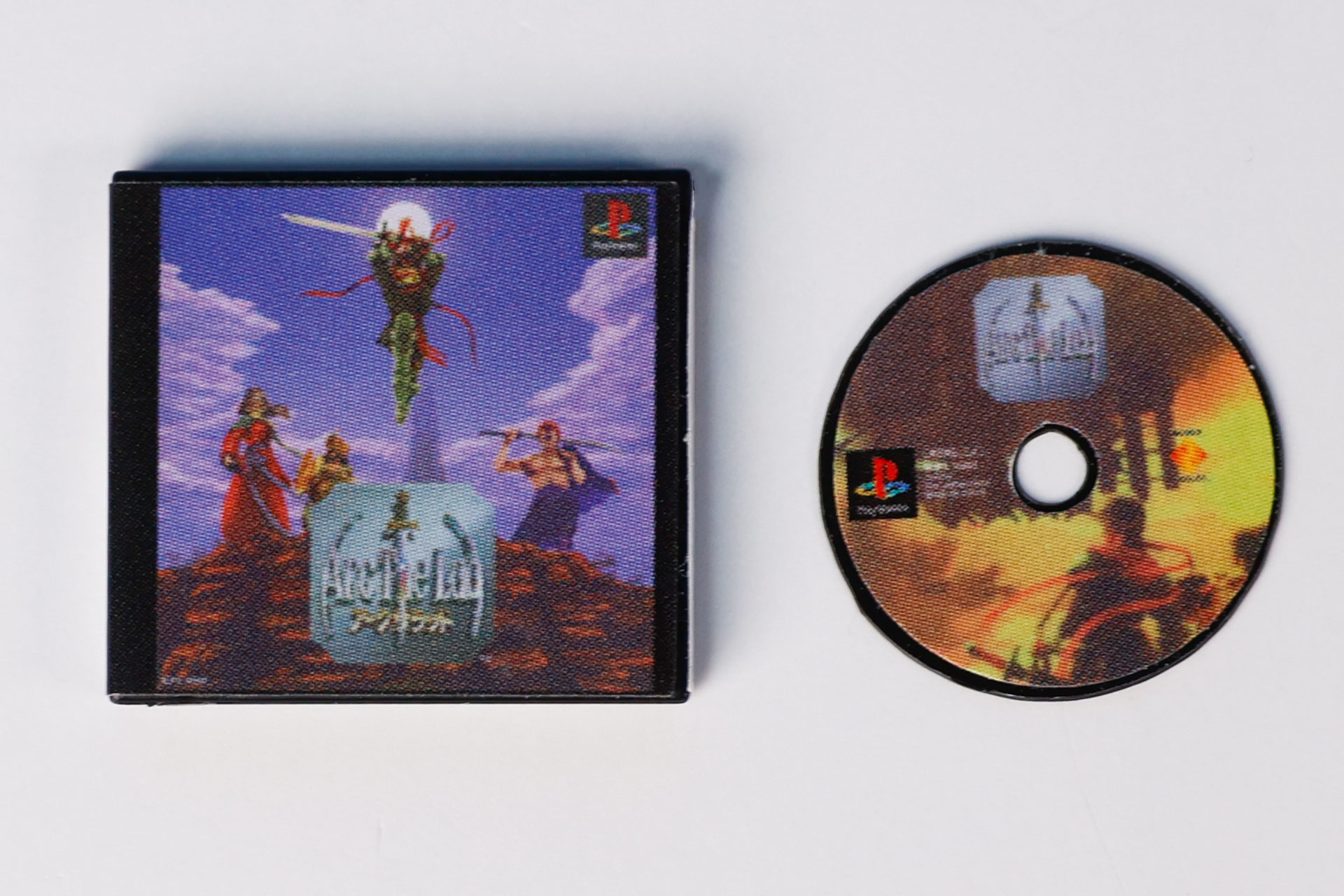 「アークザラッド」のパッケージとディスクが付属