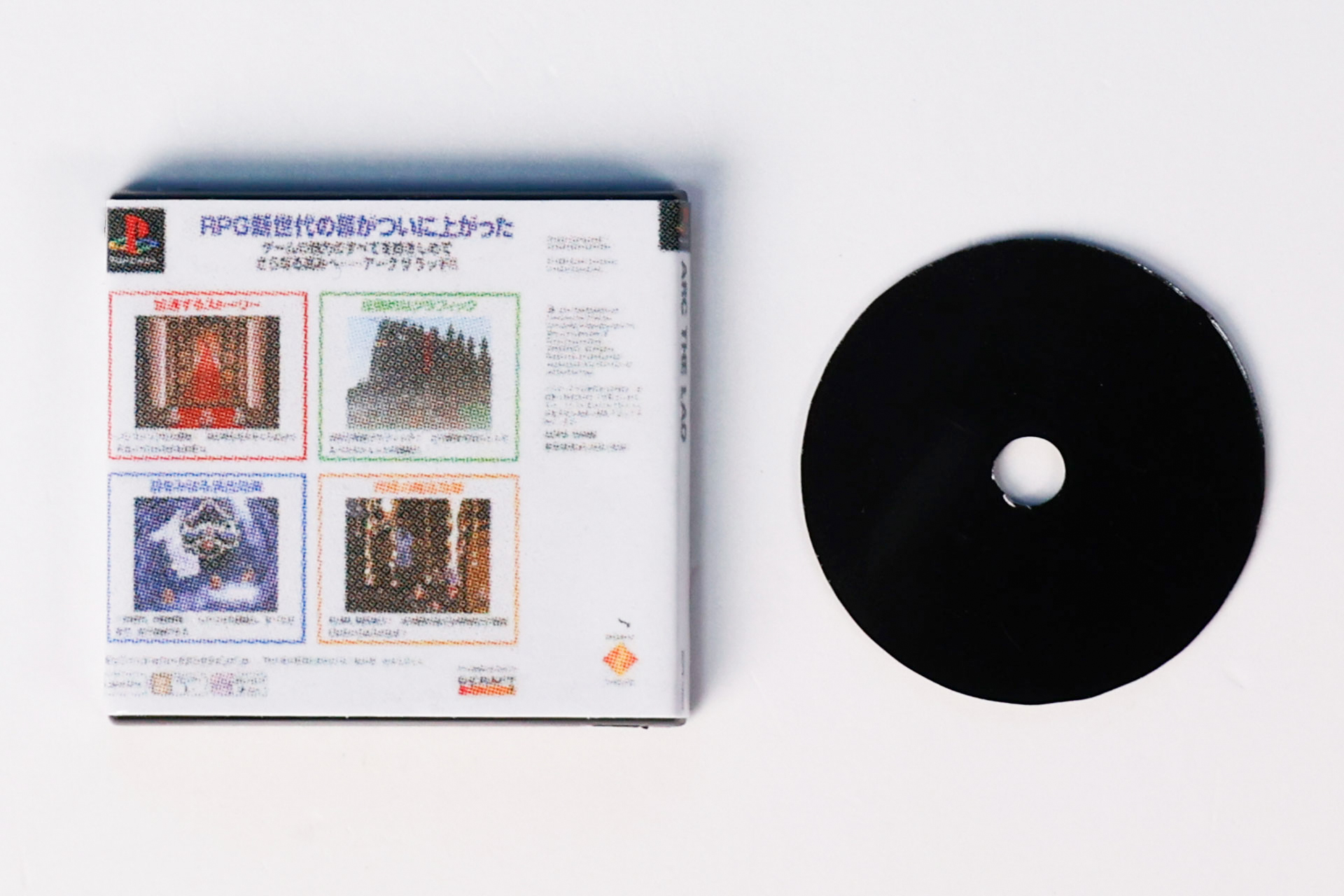 ディスクの黒い盤面も忠実に再現されている