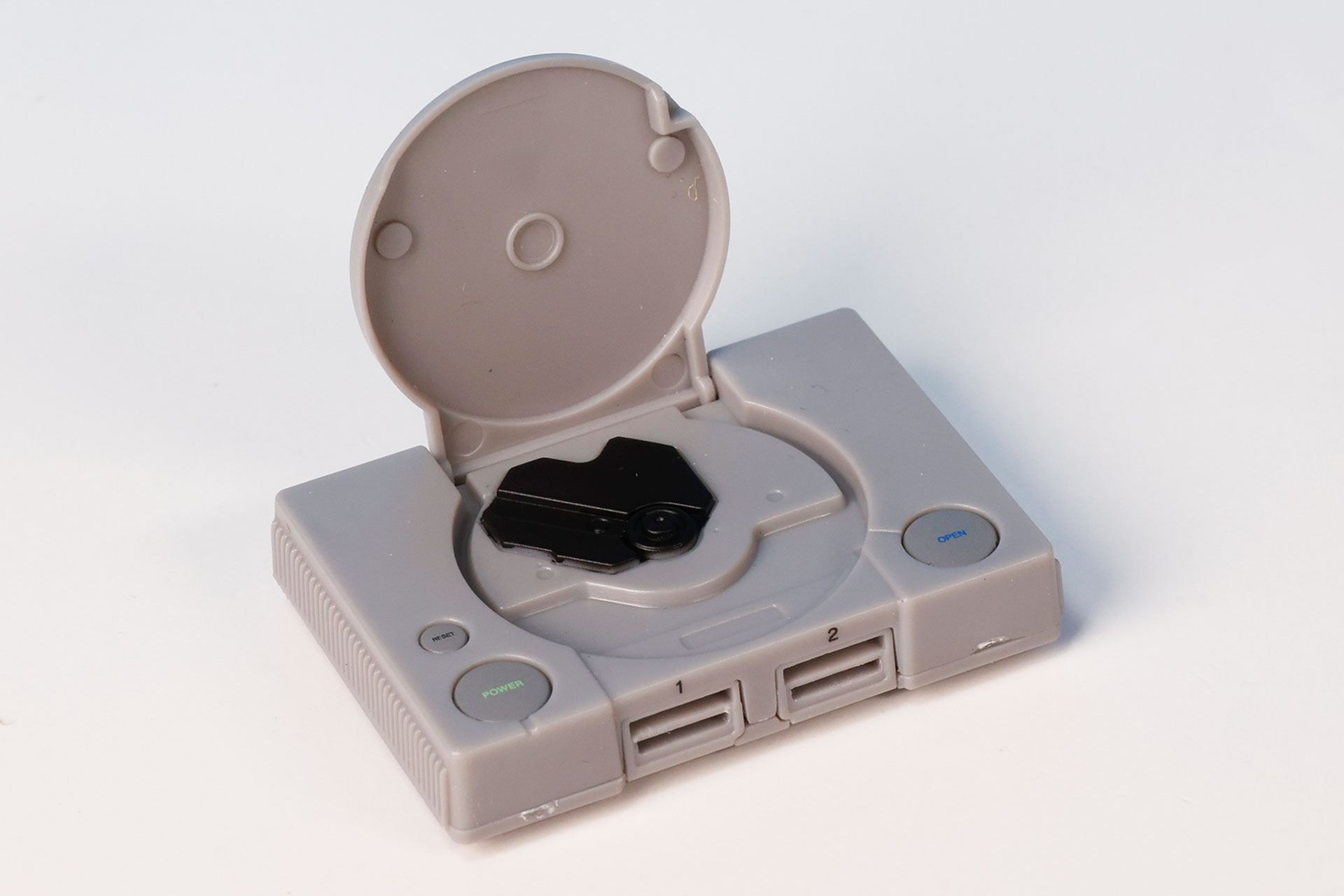 本体のディスクトレイも手動で開けることができる