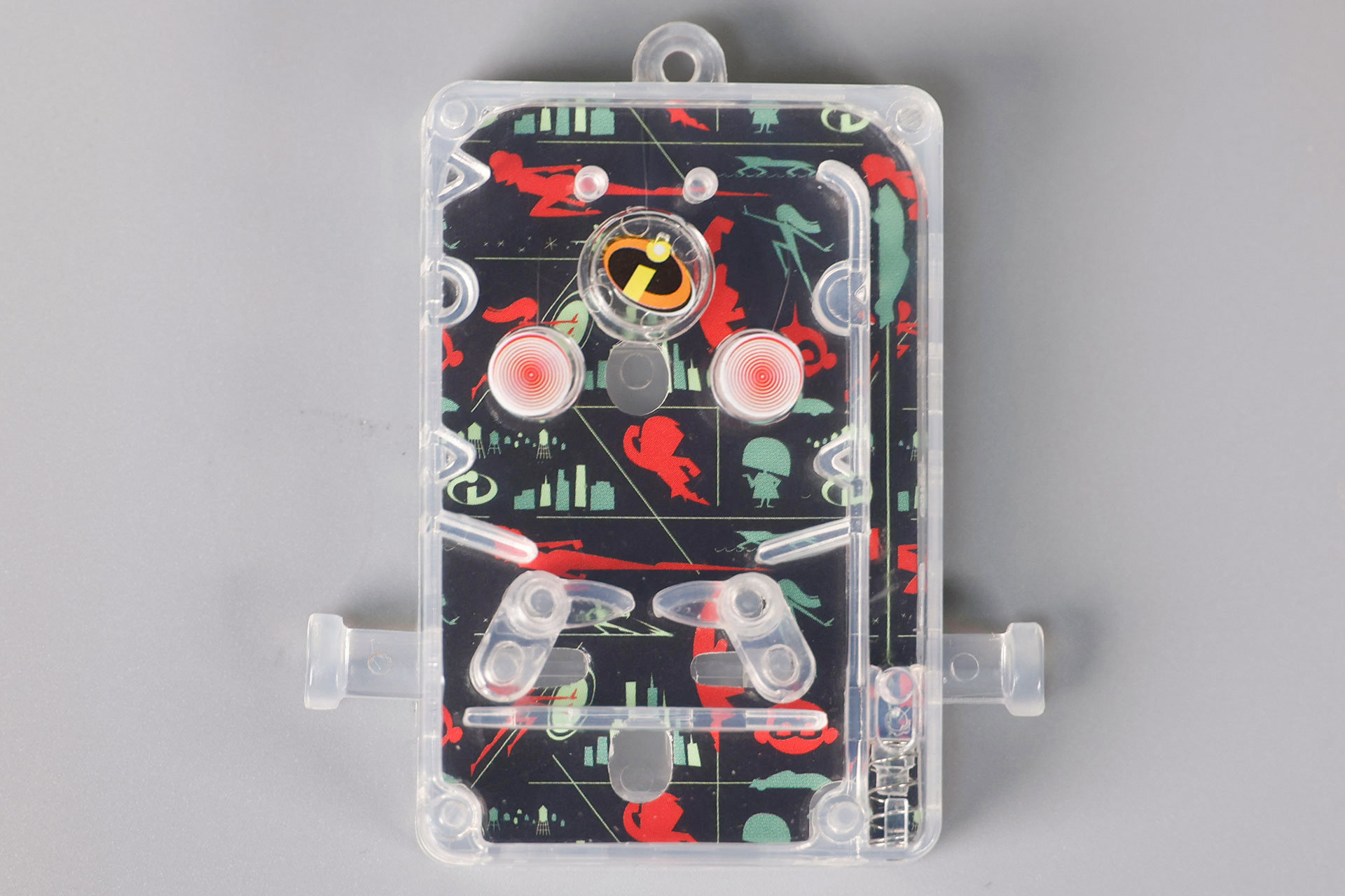 上部の輪っか部分にボールチェーンなどを付けよう