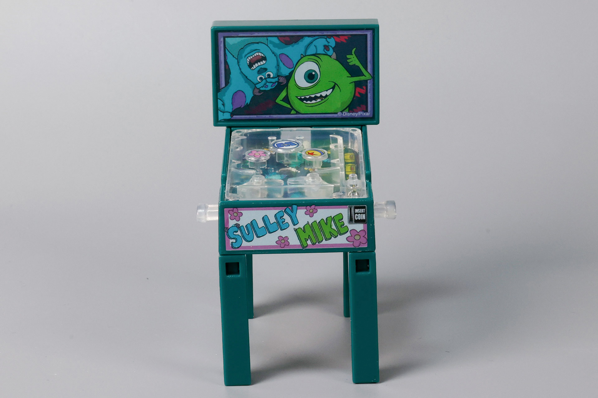 こちらが「モンスターズ・インク」のピンボールマシンだ