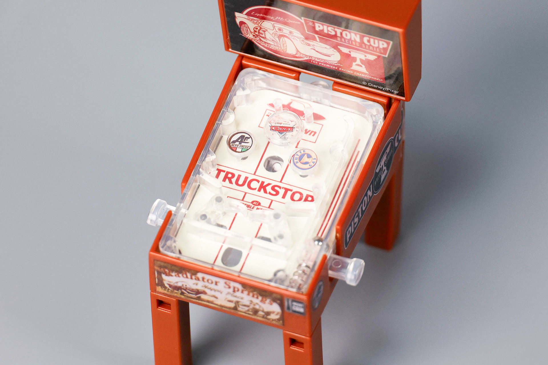 レバー部分は飾りではなく、実際に遊ぶためのものだ