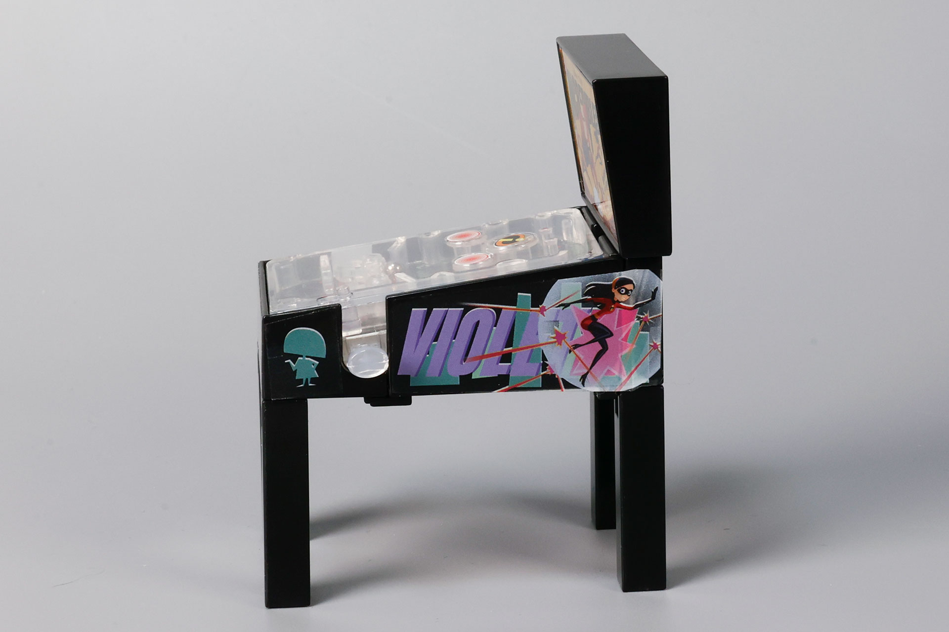 側面側のイラストも素晴らしい