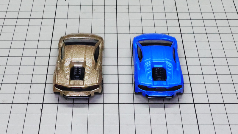 リア：V8エンジンが見えるリアセクション