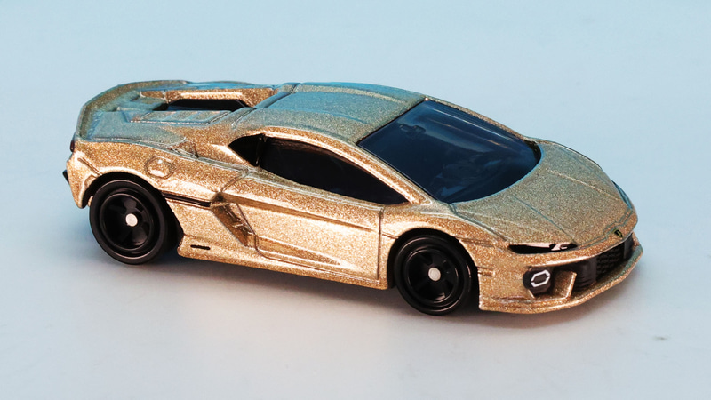 つや消しブルーの初回特別仕様は渋く、オトナの印象をもちます