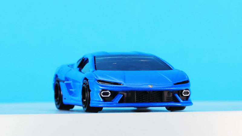 つや消しブルーの初回特別仕様は渋く、オトナの印象をもちます