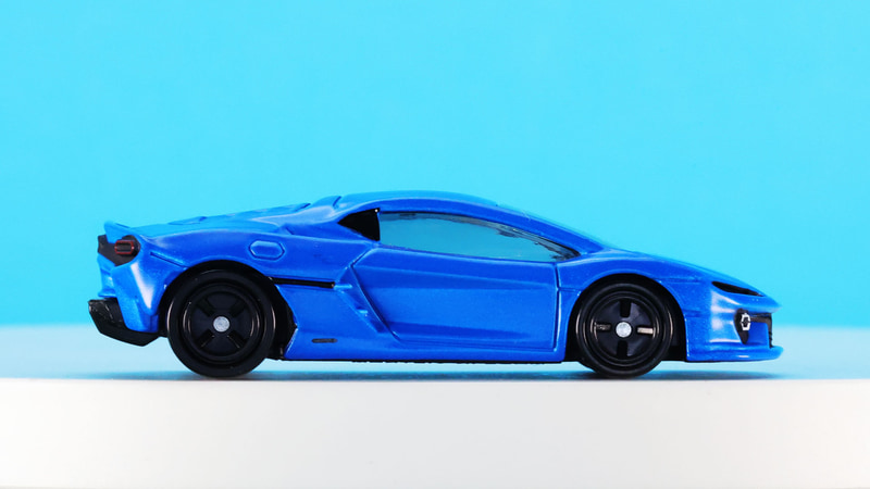 別の華やかさの中に流麗さも併せ持つ印象