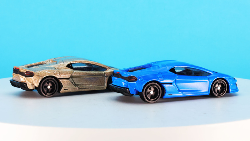 特にリアに集中するリアの各部の六角形（ヘキサゴン）はランボルギーニのアイコンを示しています