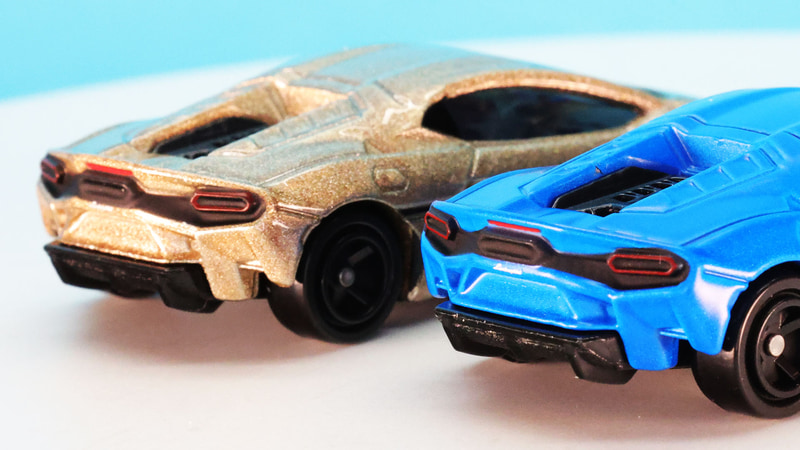 リアのヘキサゴン型のコンビランプも塗装で表現しています。細かい！