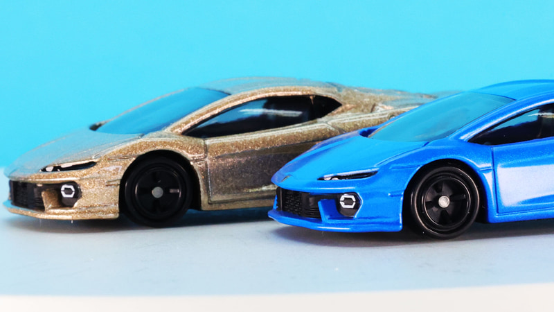ホイールはブラックのトミカホイールでスーパーカーの凄みを演出します