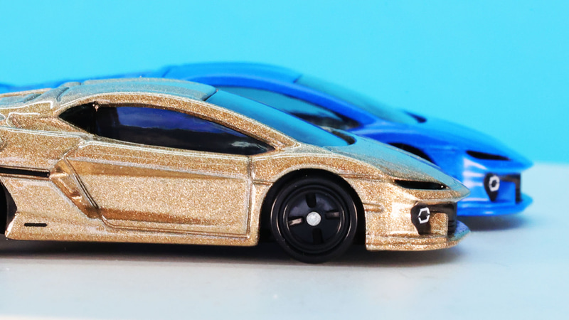 フロント先端からルーフに至るまでのライン！これはかっこいい！