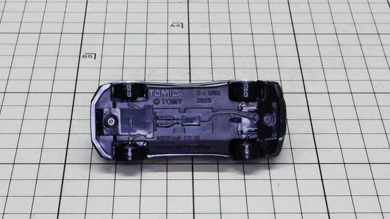 シャーシ：日産の技術が結集したメカニズムをディテールで表現しています