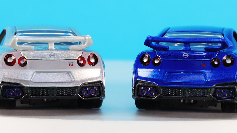 リアにも日産とGT-Rのロゴをプリントしています